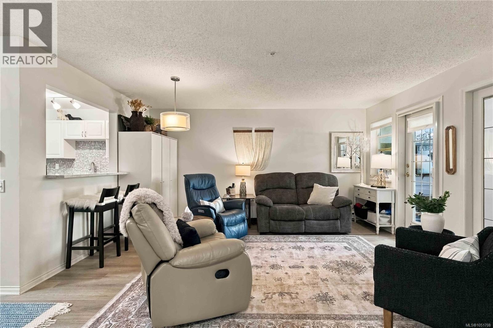#105 290 Island Hwy - 10