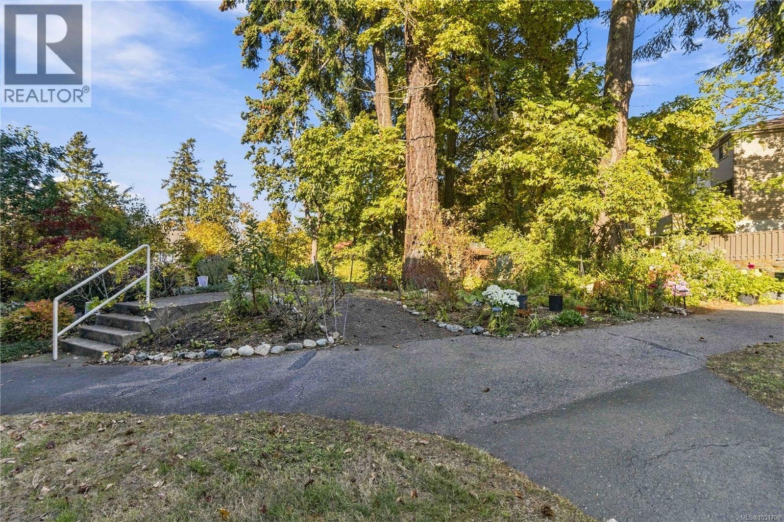 #105 290 Island Hwy - Image 34