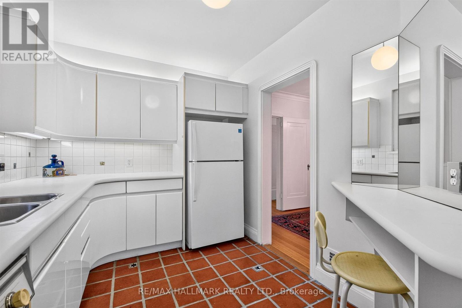 70 PARKVIEW AVENUE - 15