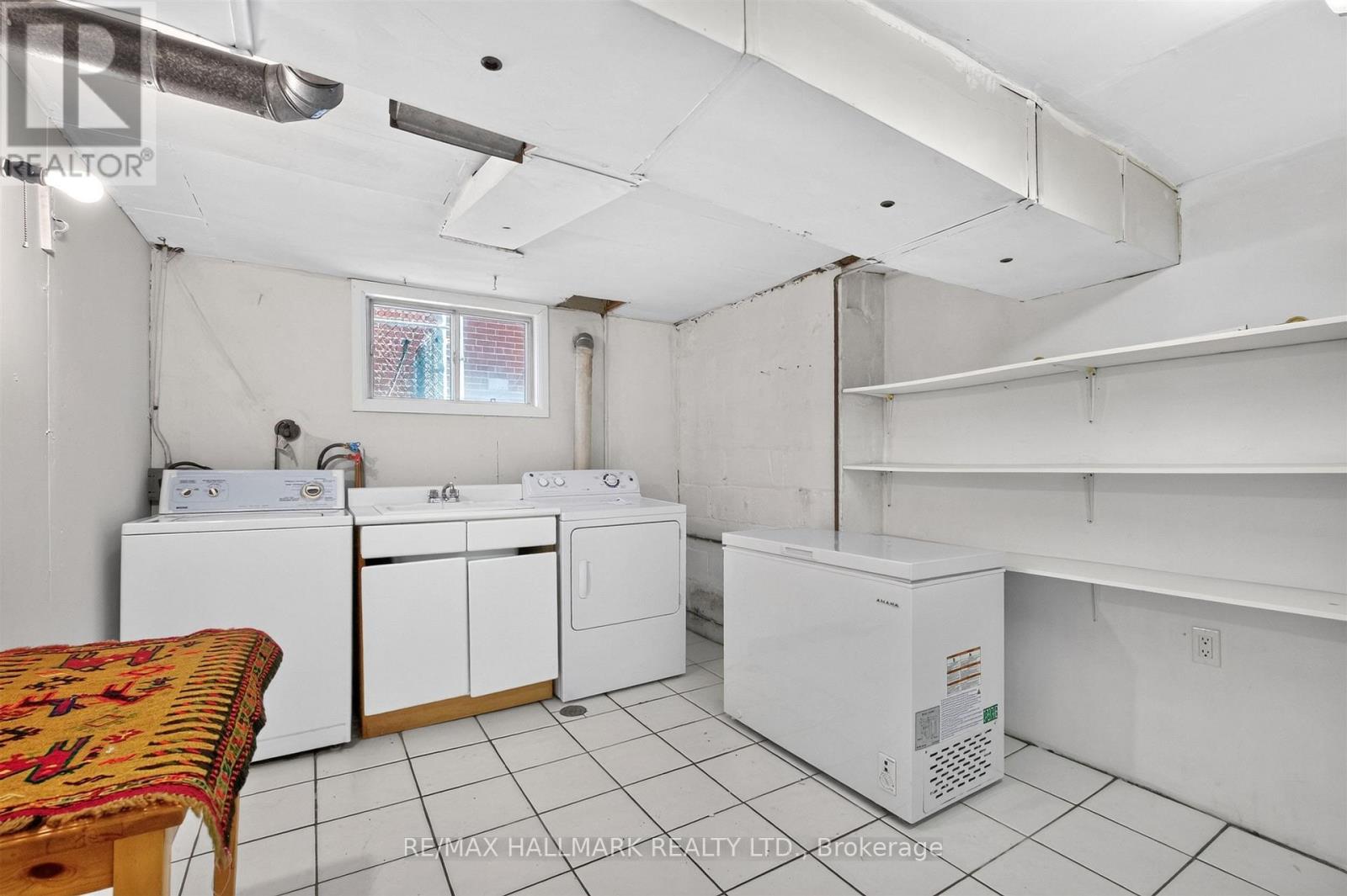 70 PARKVIEW AVENUE - 32