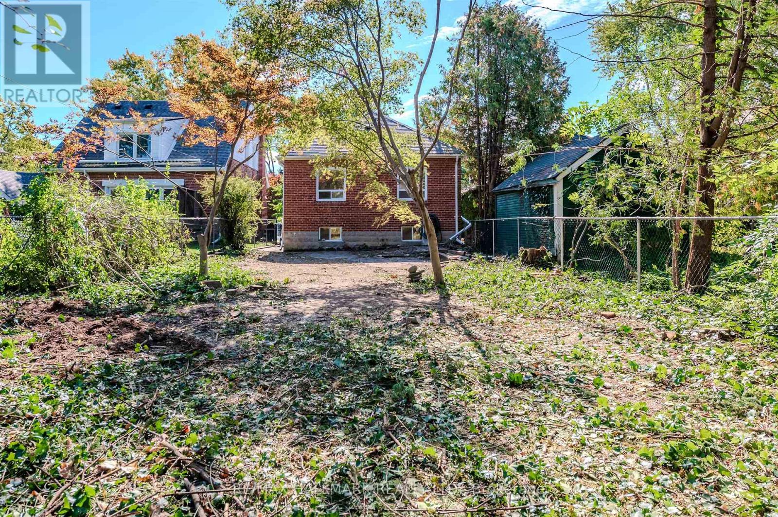 70 PARKVIEW AVENUE - 36