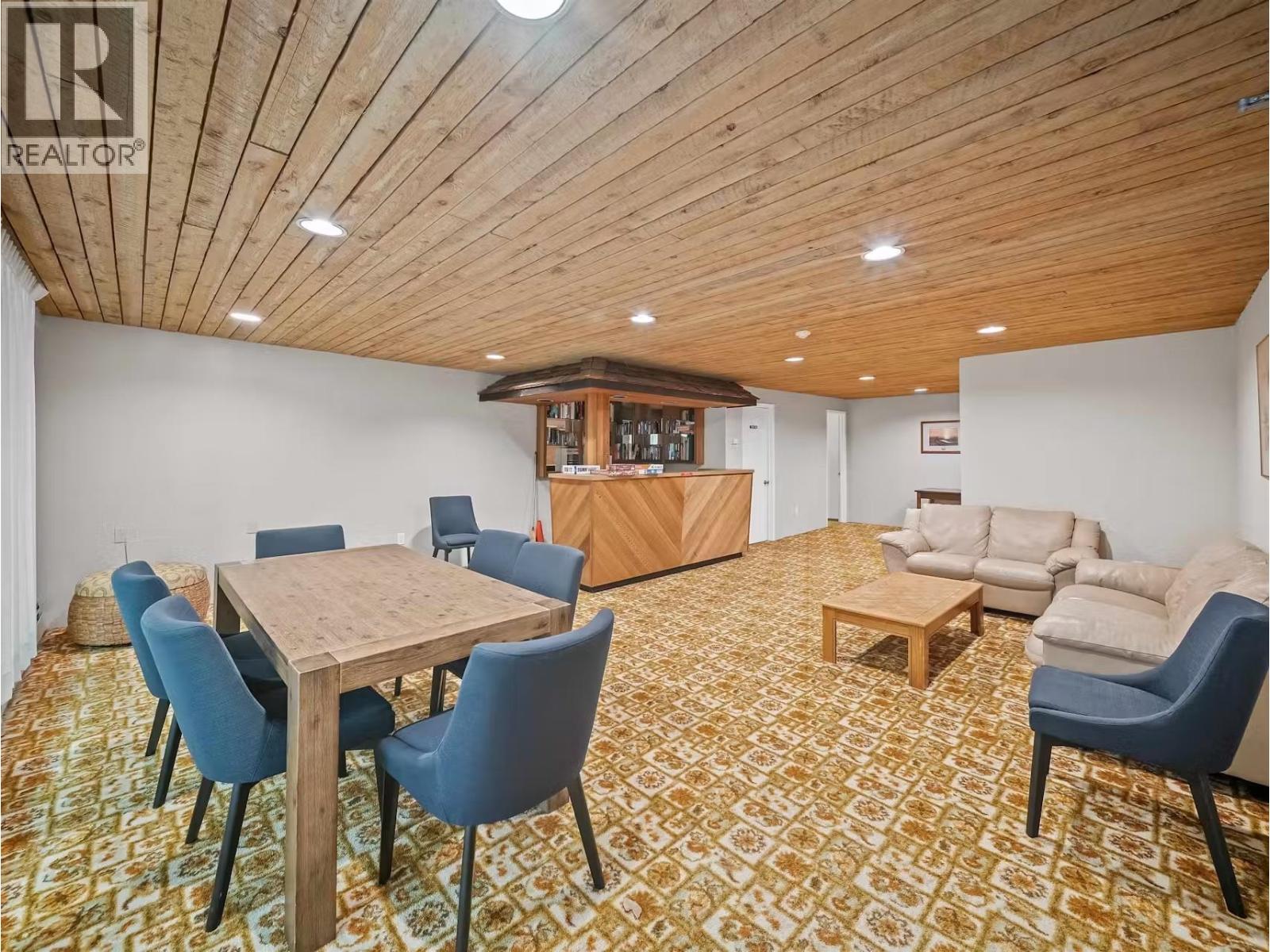 210 141 W 13TH STREET, North Vancouver