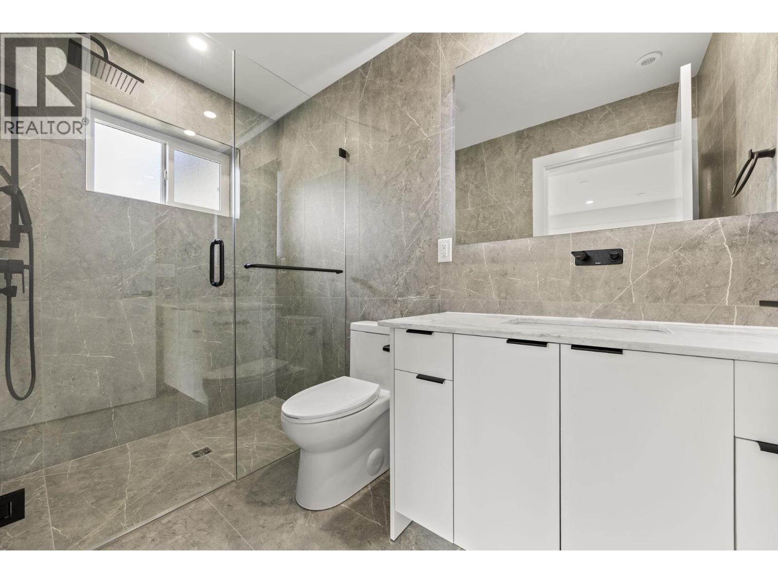 2 3576 E PENDER STREET, Vancouver