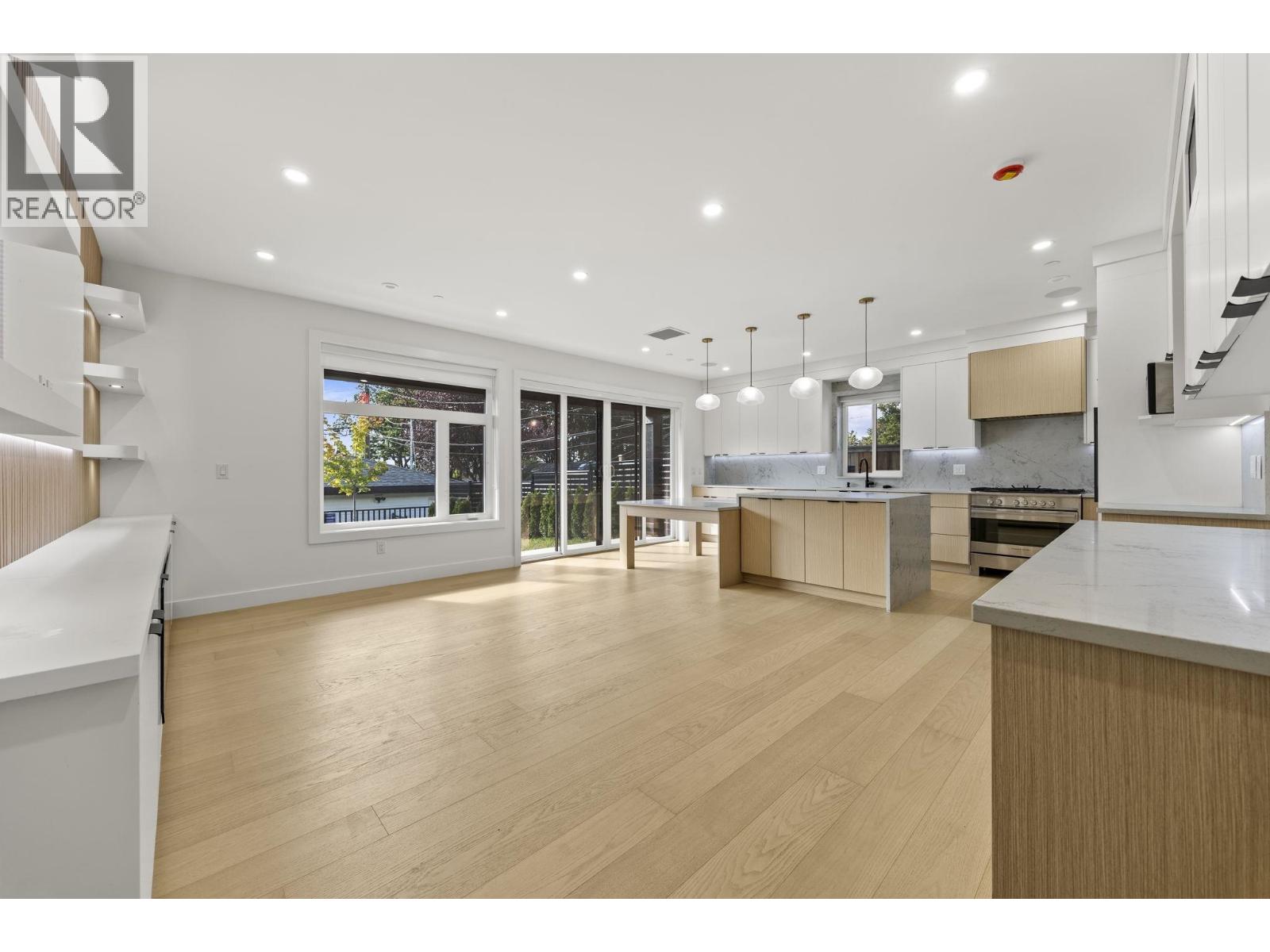 2 3576 E PENDER STREET, Vancouver