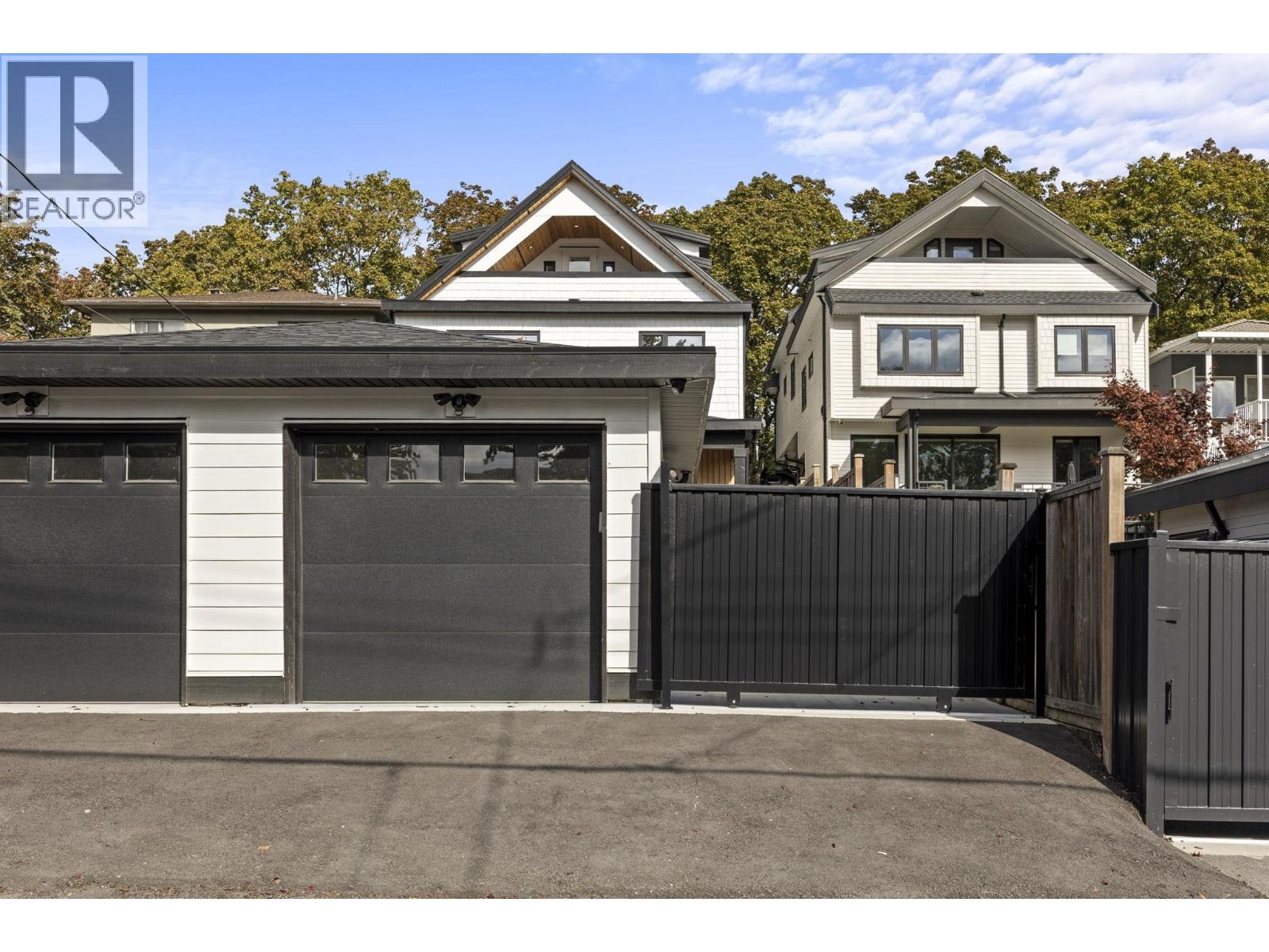 2 3576 E PENDER STREET, Vancouver