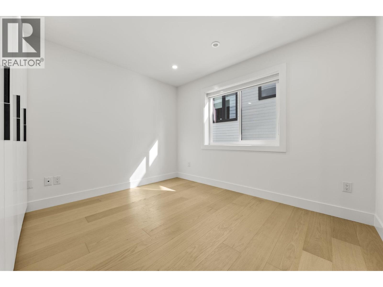 2 3576 E PENDER STREET, Vancouver