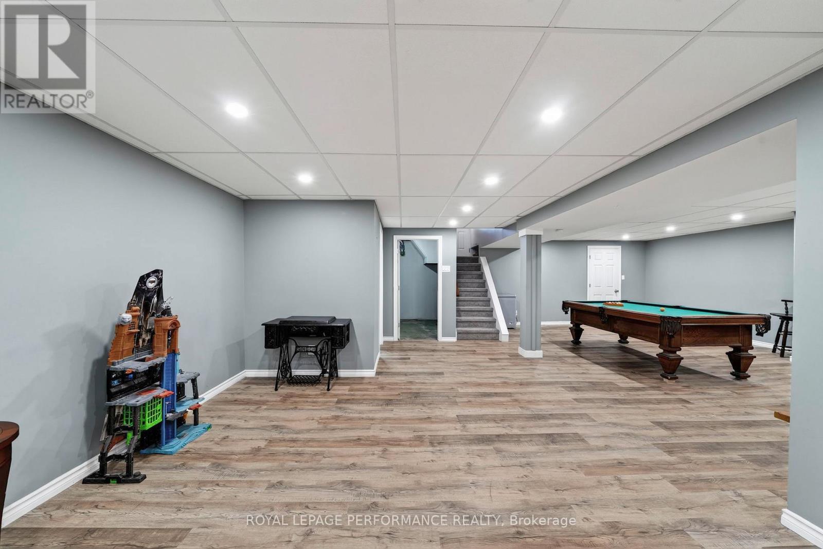 2761 ROSS AVENUE - 32