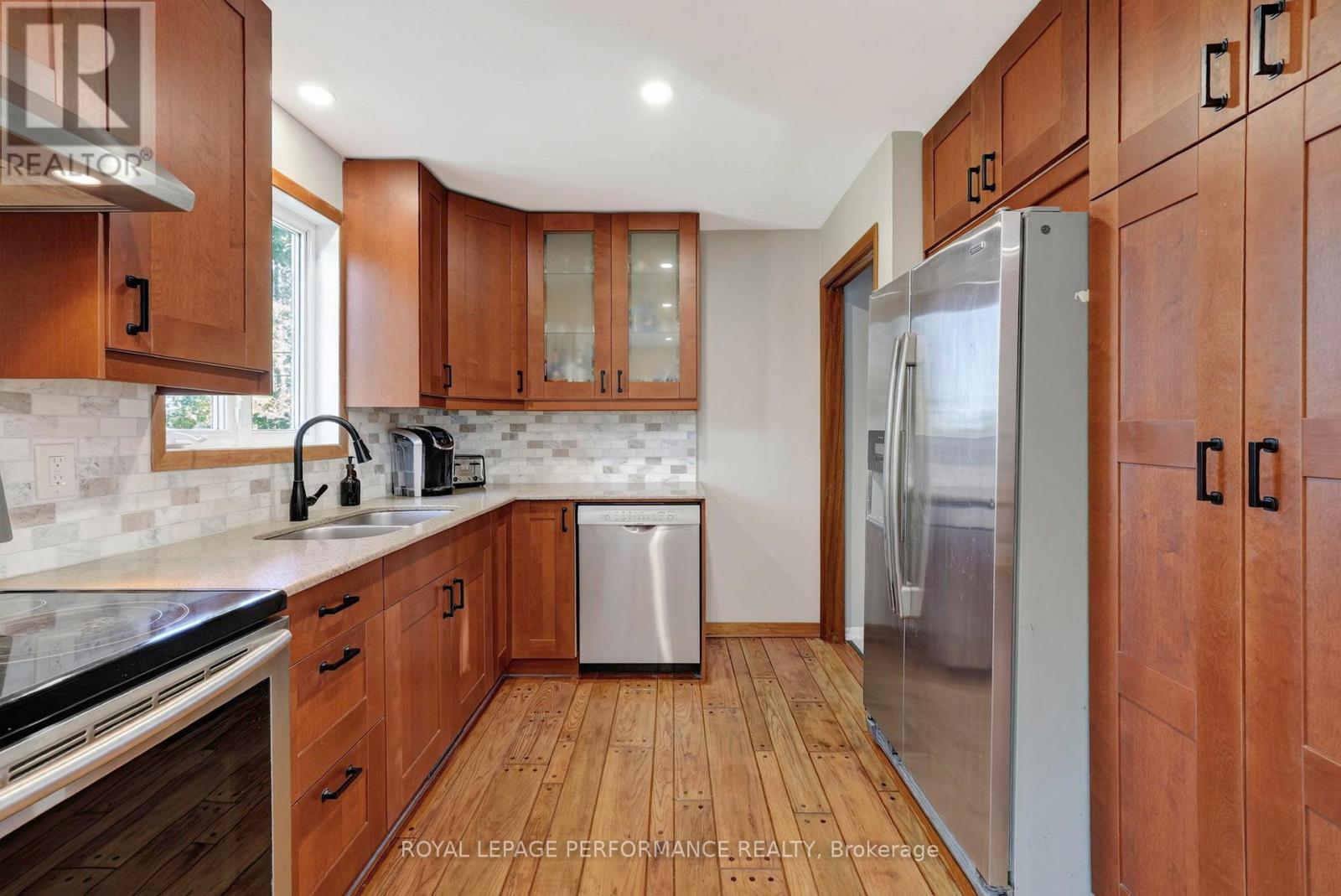 2761 ROSS AVENUE - 8