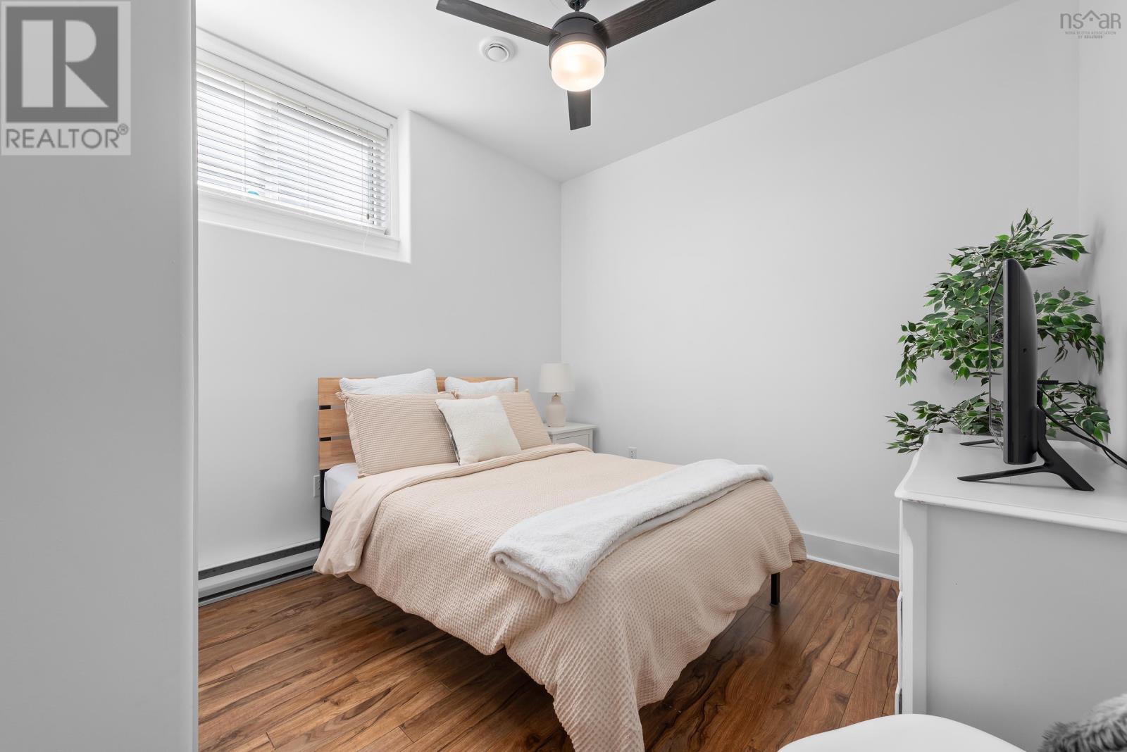 330 Charles Road - Image 16