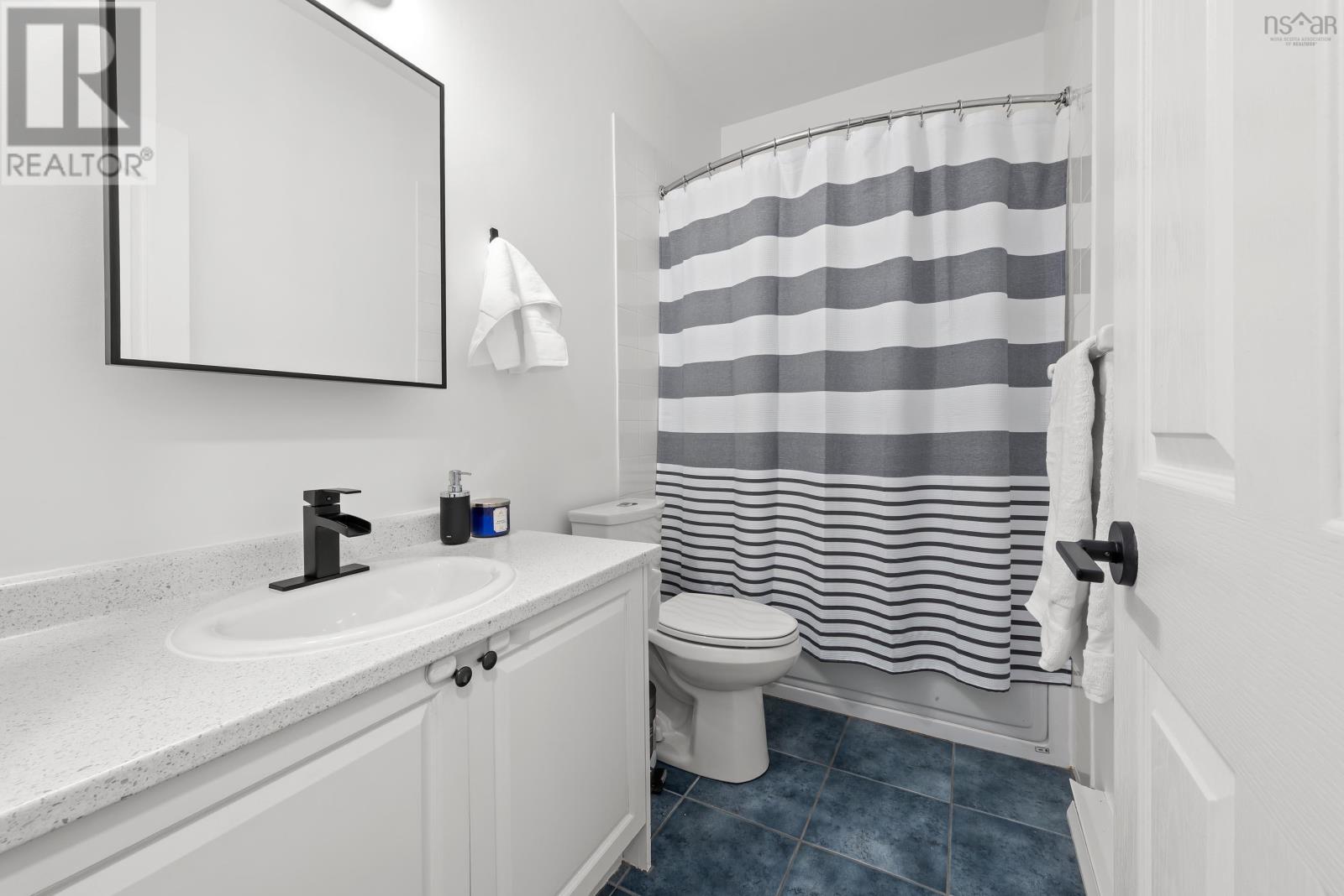 330 Charles Road - Image 18