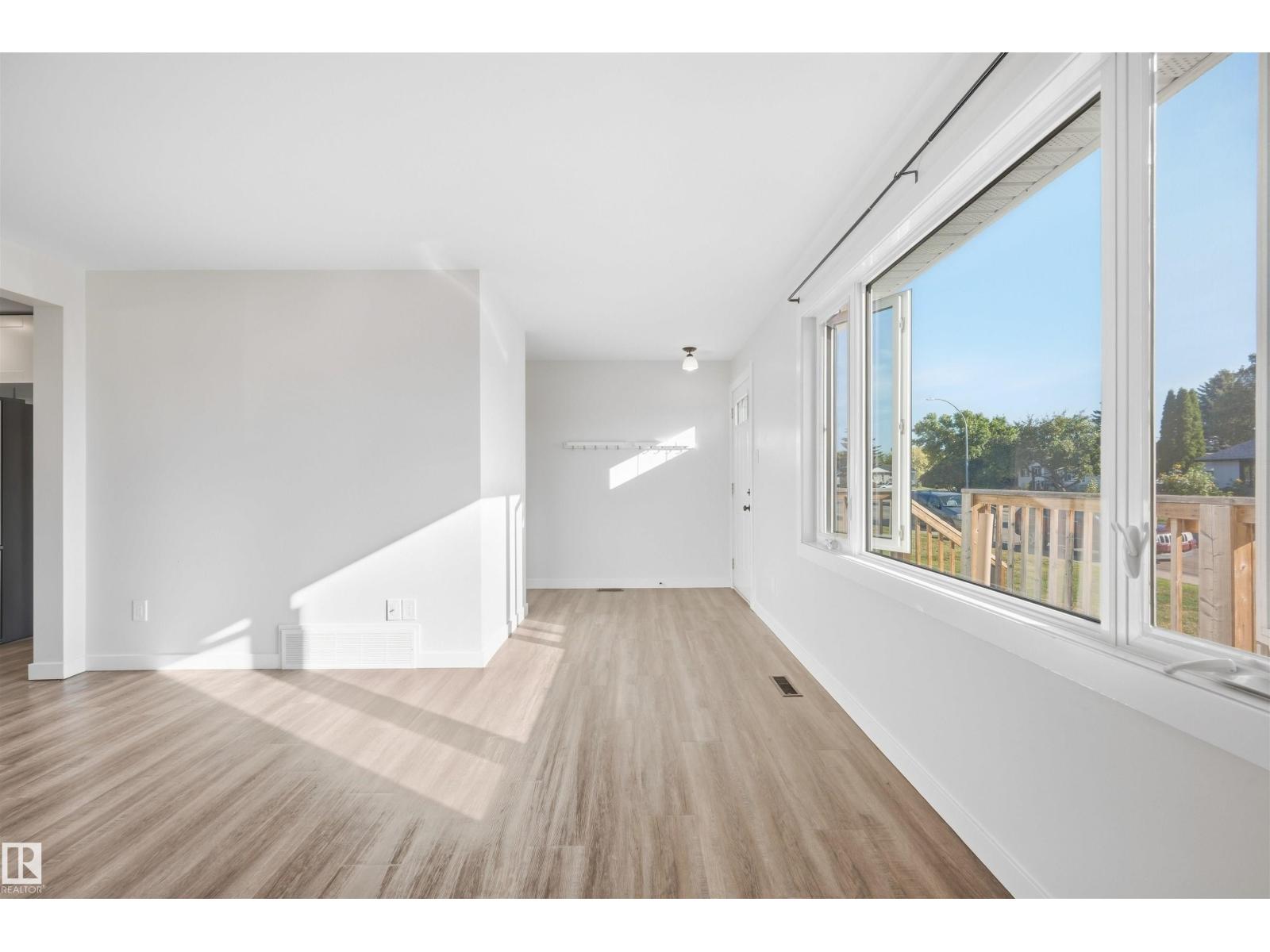 8914 162 ST NW - 8