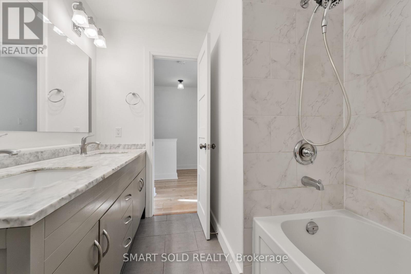2120 Rathburn Road East, Mississauga, ON photo 19