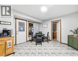 Living room - 450 East 42nd Street, Hamilton, ON L8T3B3 Photo 12