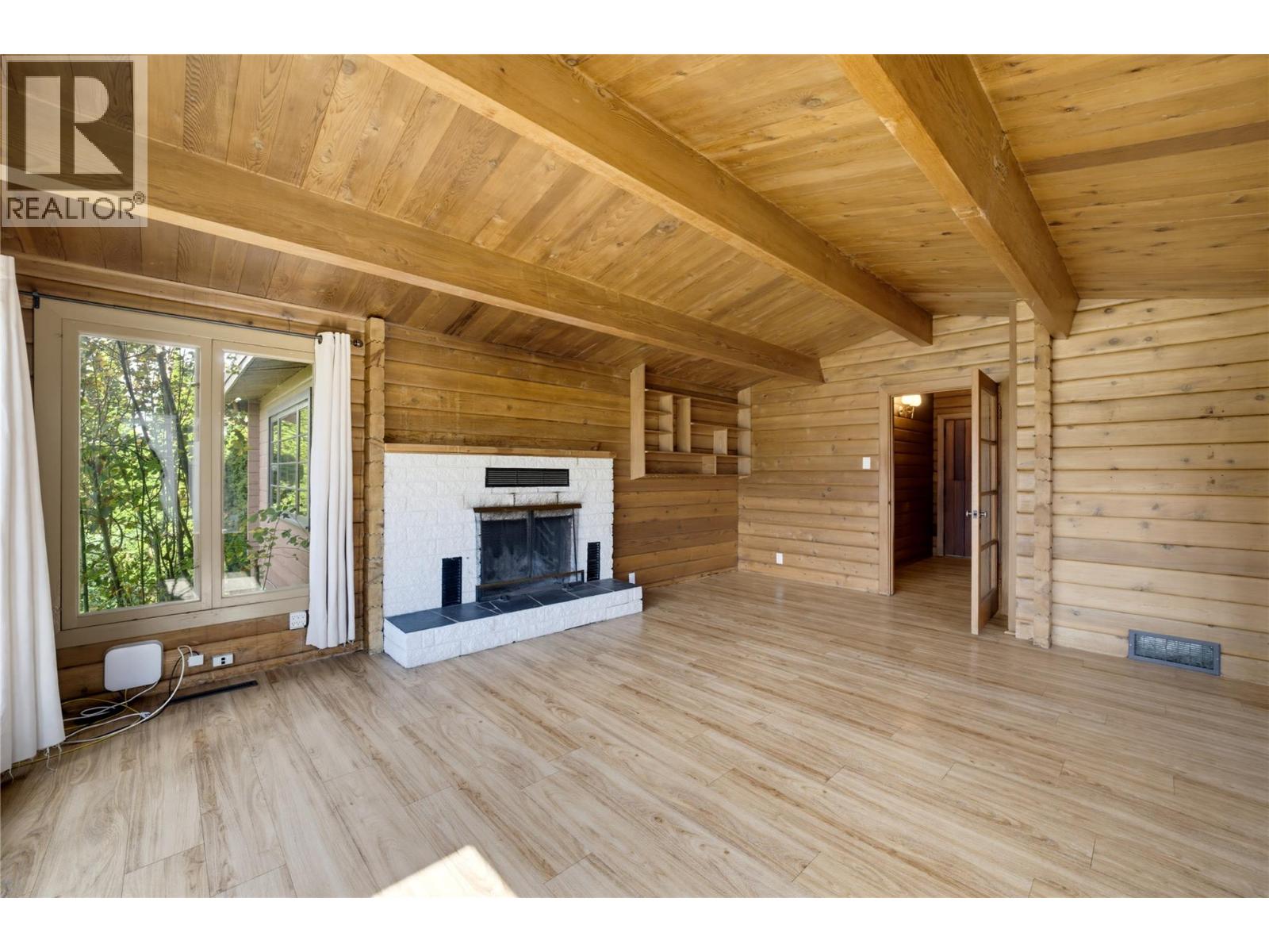 1260 16 Street Northeast, Salmon Arm