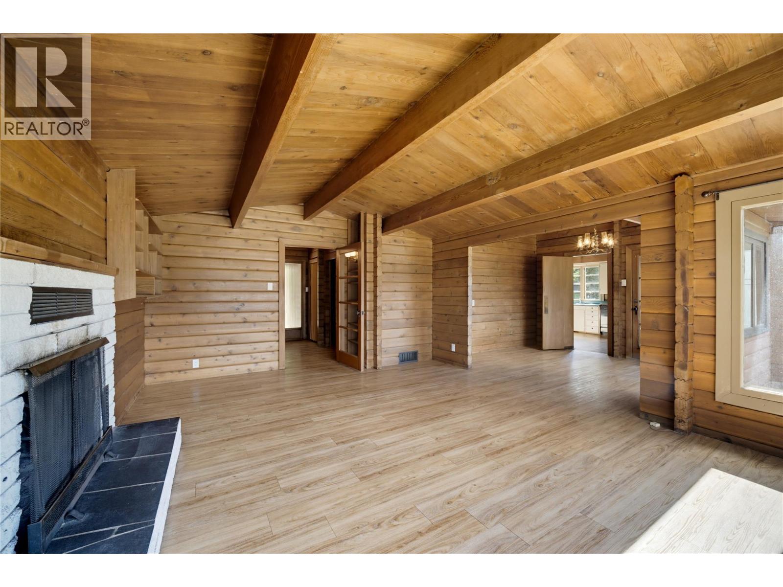  1260 16 Street Northeast, Salmon Arm