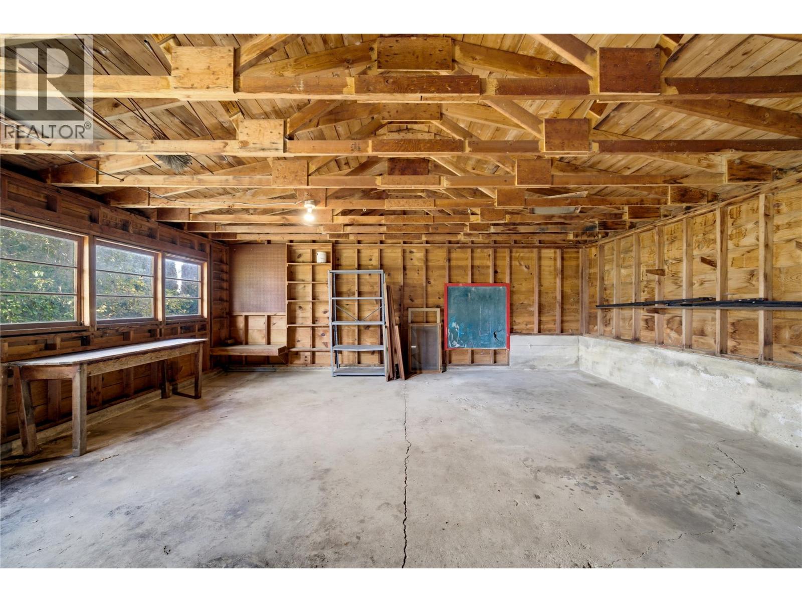  1260 16 Street Northeast, Salmon Arm