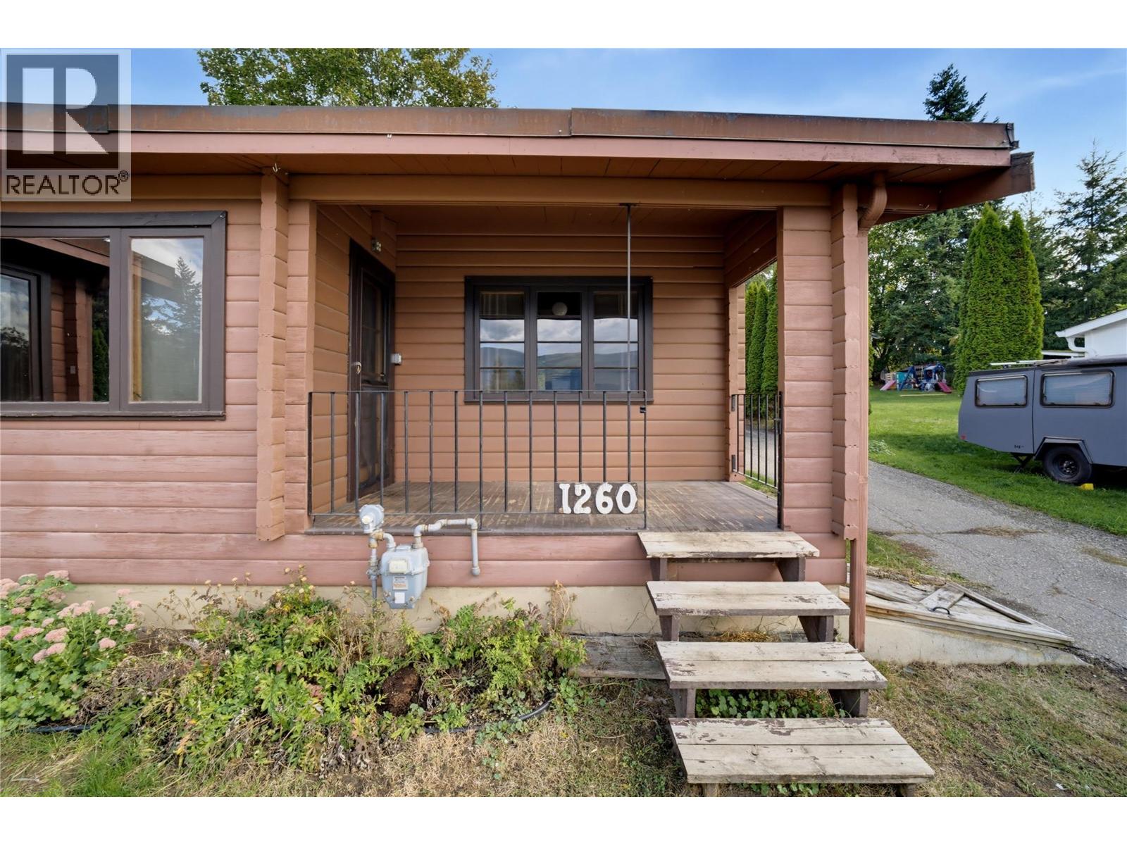  1260 16 Street Northeast, Salmon Arm