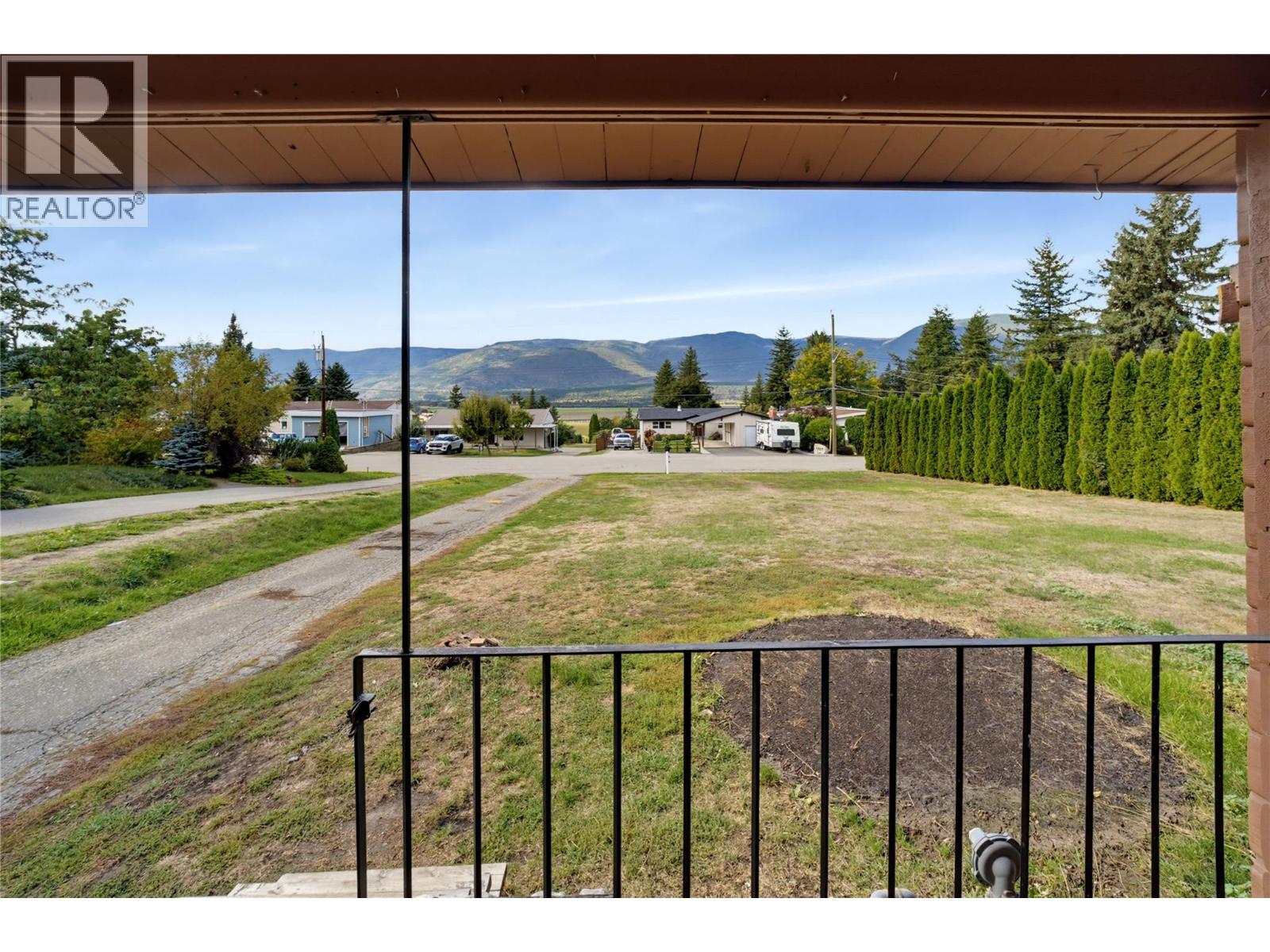  1260 16 Street Northeast, Salmon Arm