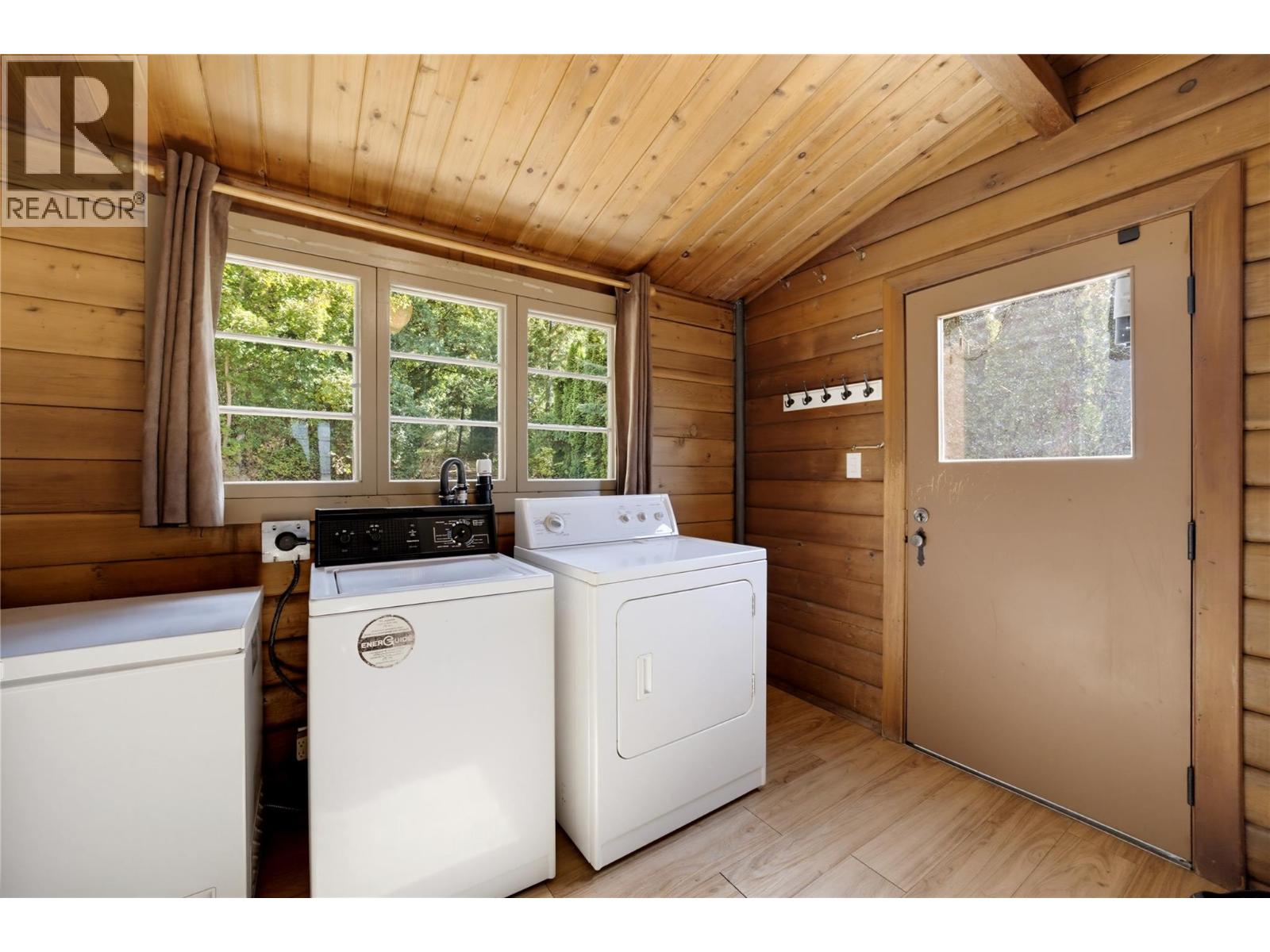  1260 16 Street Northeast, Salmon Arm