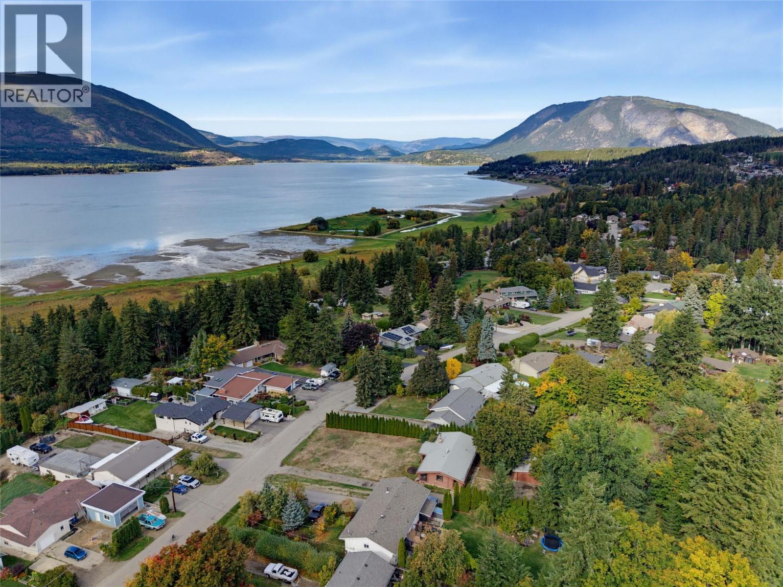  1260 16 Street Northeast, Salmon Arm