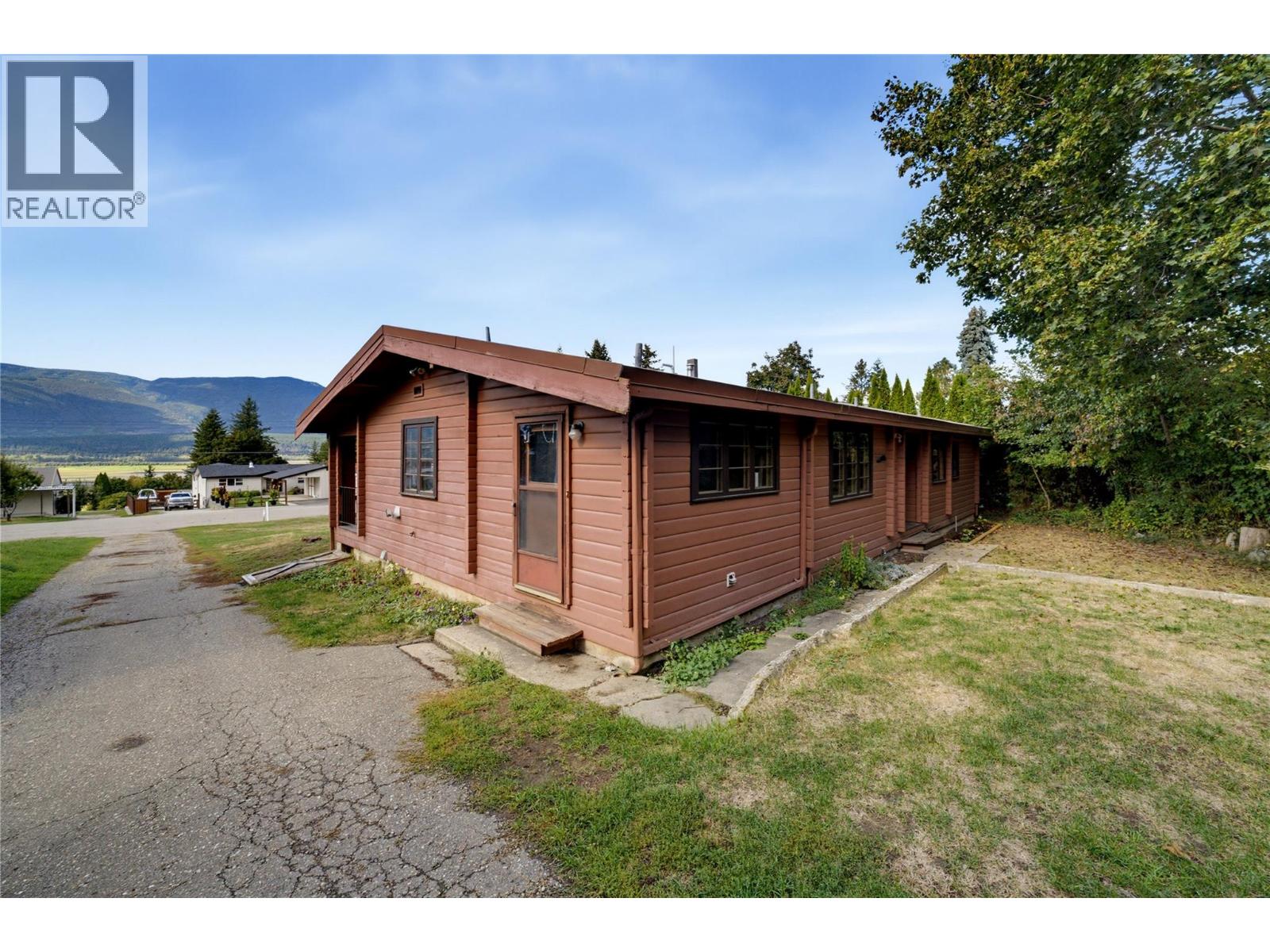  1260 16 Street Northeast, Salmon Arm