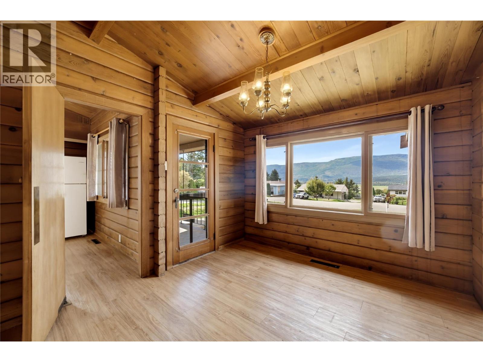  1260 16 Street Northeast, Salmon Arm