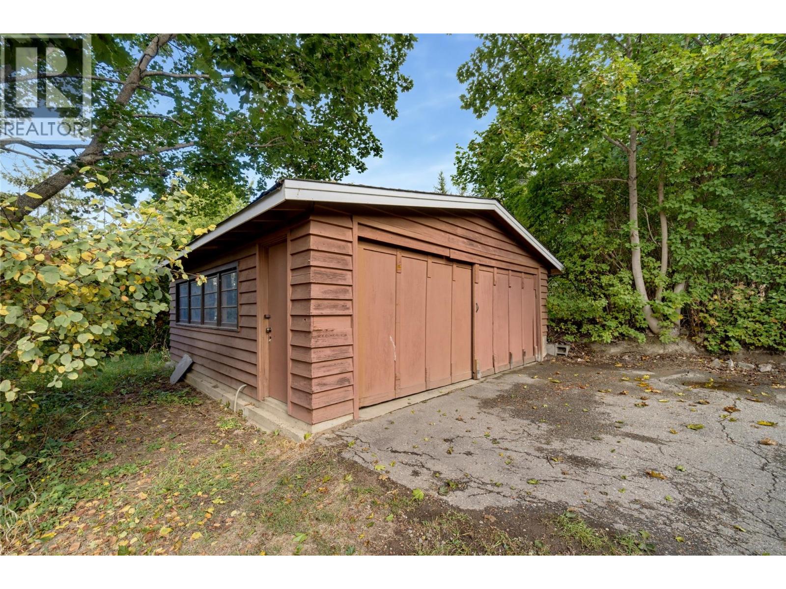  1260 16 Street Northeast, Salmon Arm