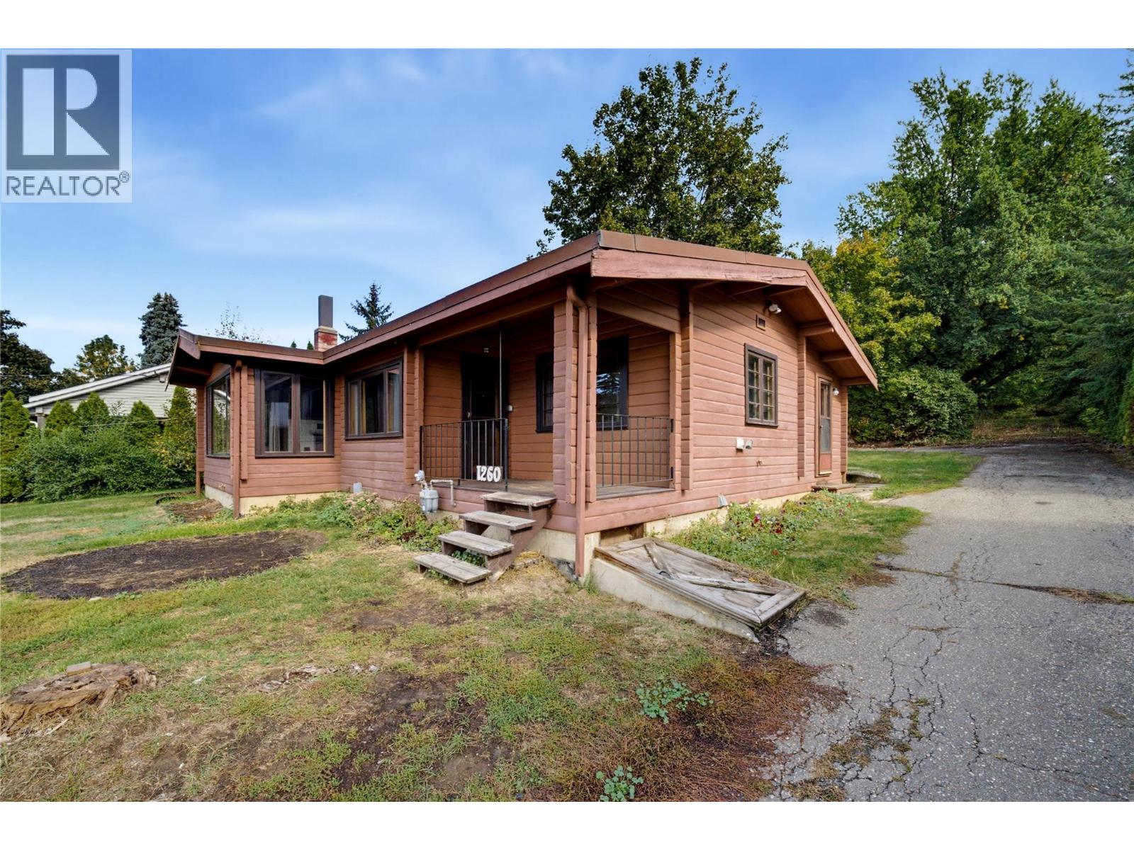  1260 16 Street Northeast, Salmon Arm