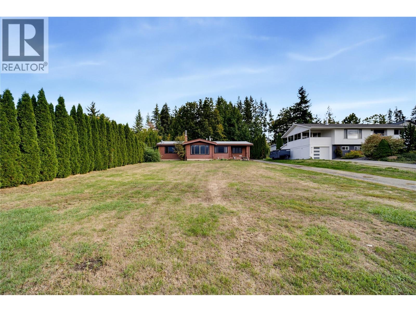  1260 16 Street Northeast, Salmon Arm