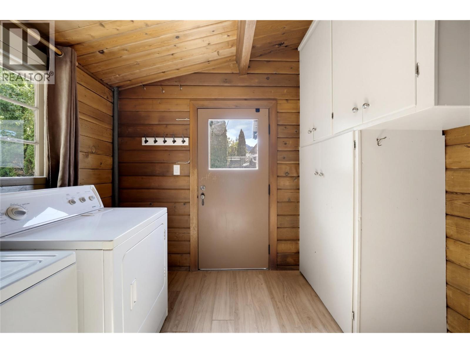  1260 16 Street Northeast, Salmon Arm