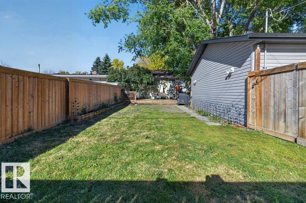 3829 110 AV NW - 40