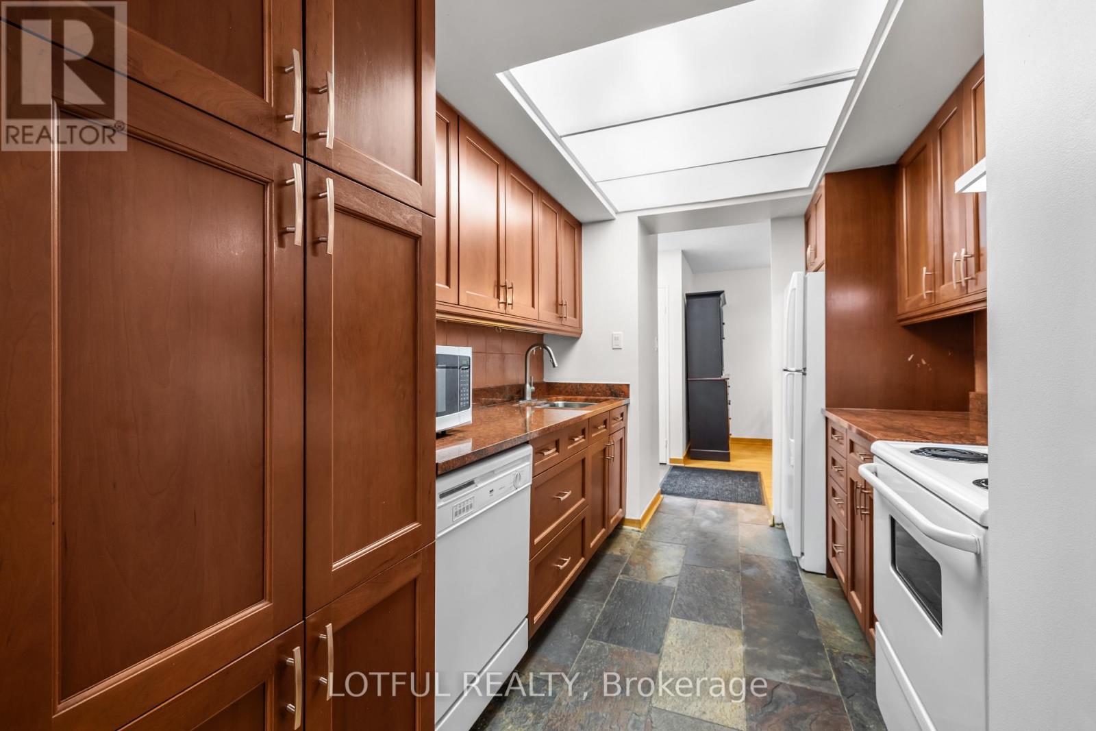 #104 555 BRITTANY DRIVE - Image 13