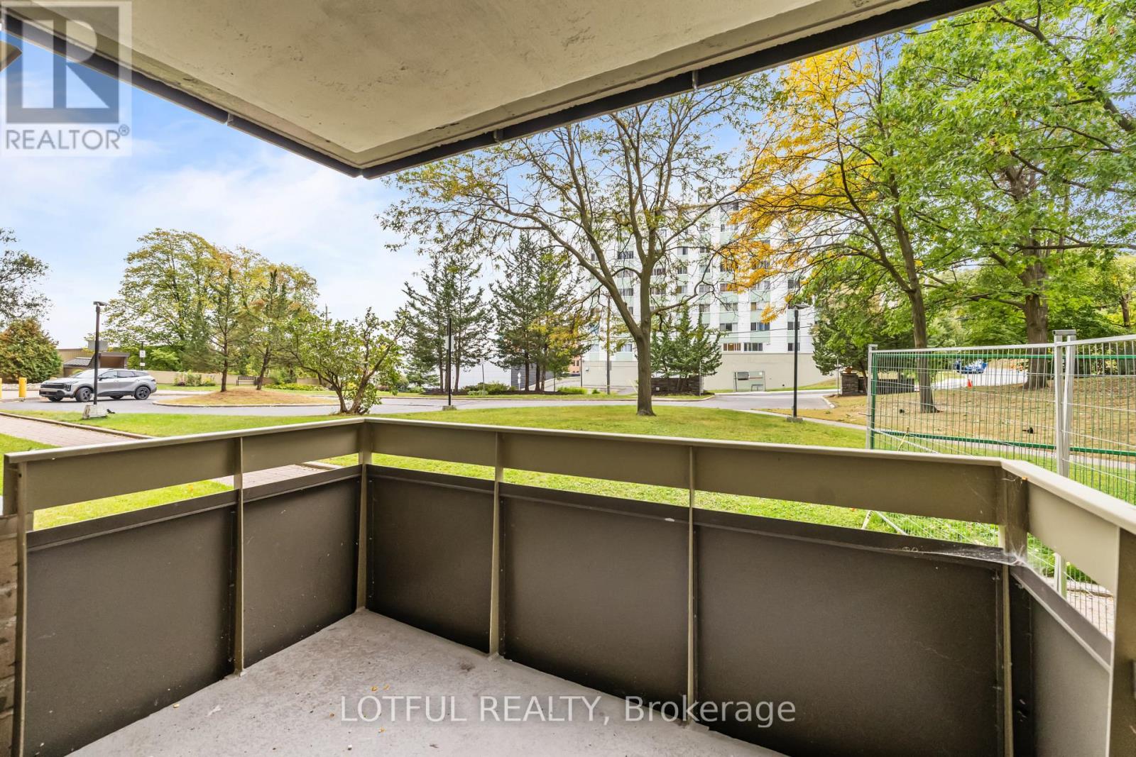 #104 555 BRITTANY DRIVE - Image 15
