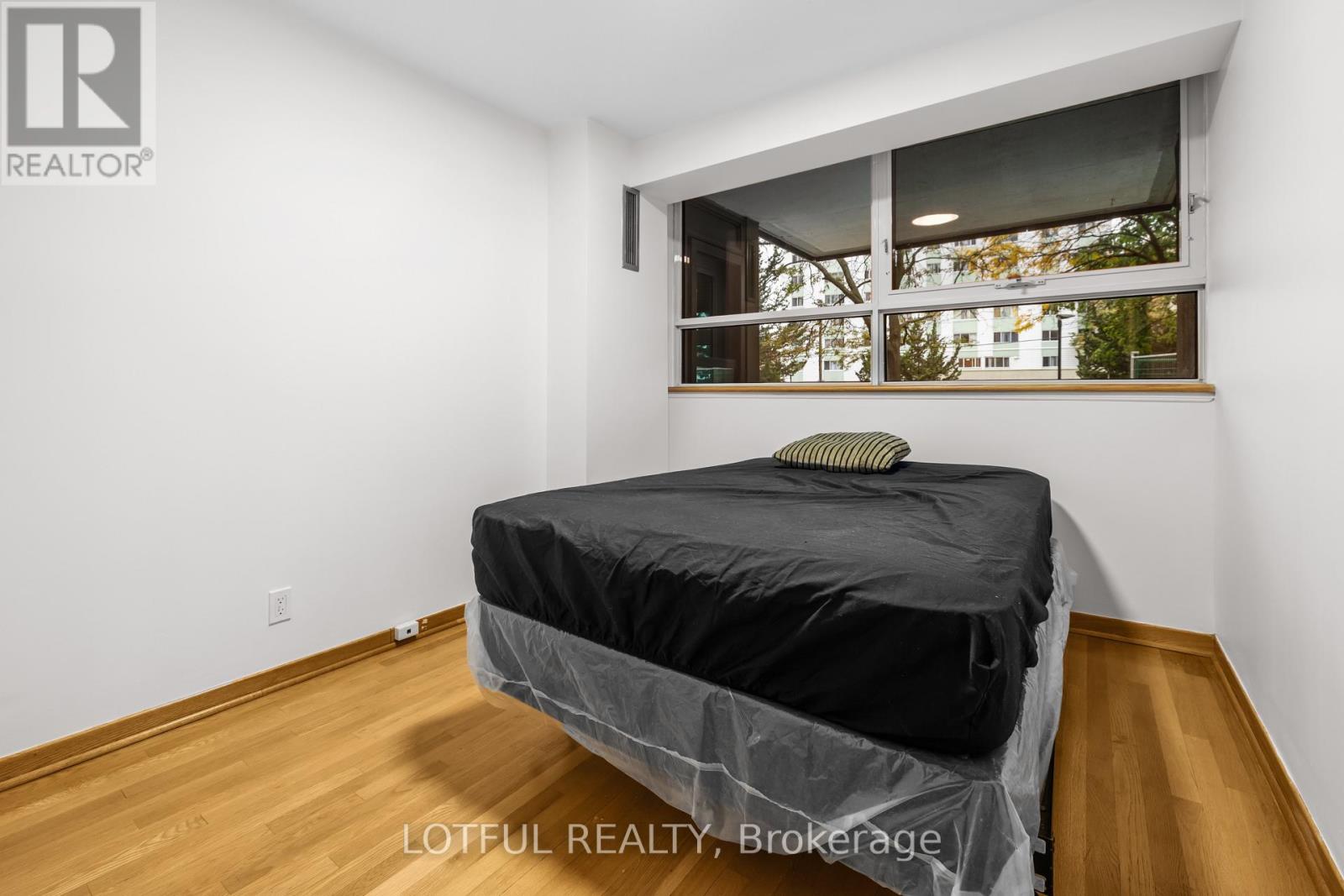 #104 555 BRITTANY DRIVE - Image 16