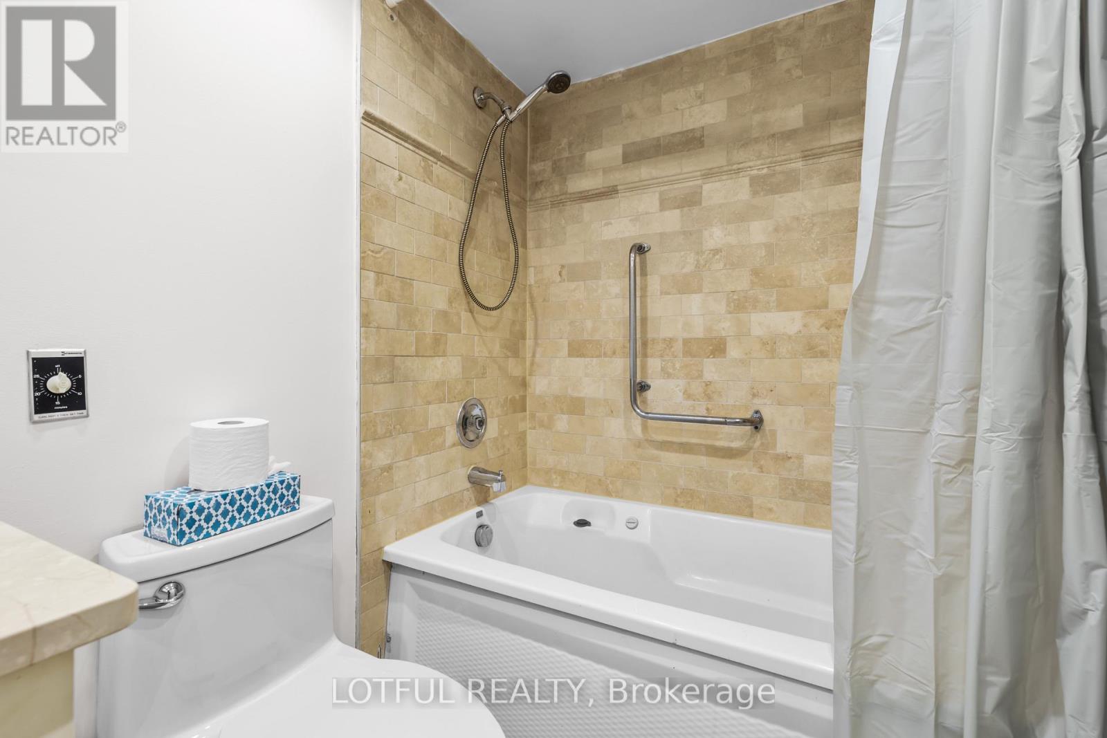 #104 555 BRITTANY DRIVE - Image 19