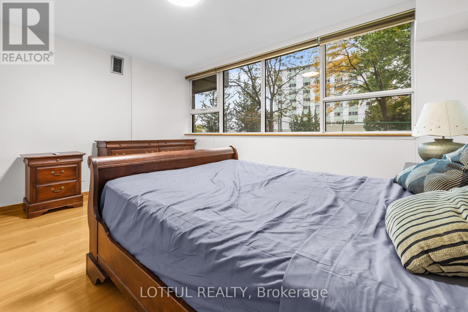 #104 555 BRITTANY DRIVE - Image 22