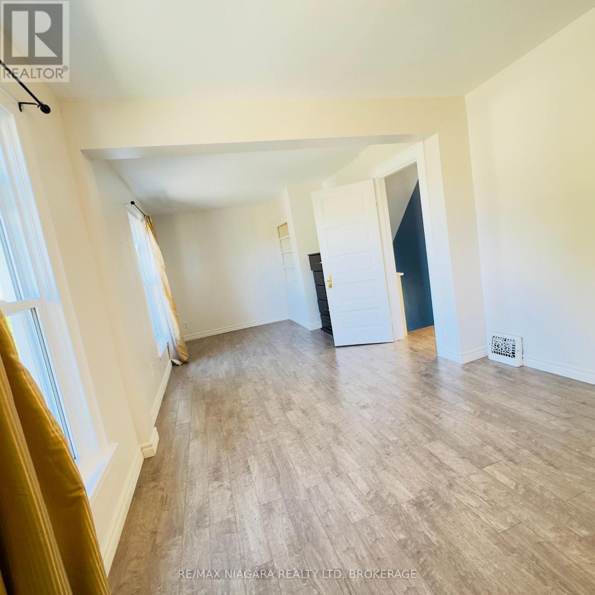 4825 CRYSLER AVENUE, Niagara Falls (Downtown) — photo 8