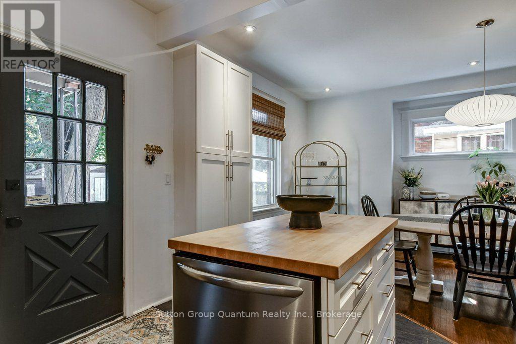 43 ROSSLYN AVENUE S - 21