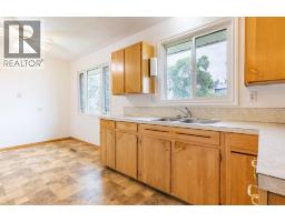Kitchen - 418 3 Avenue E, Bow Island, AB T0K0G0 Photo 6