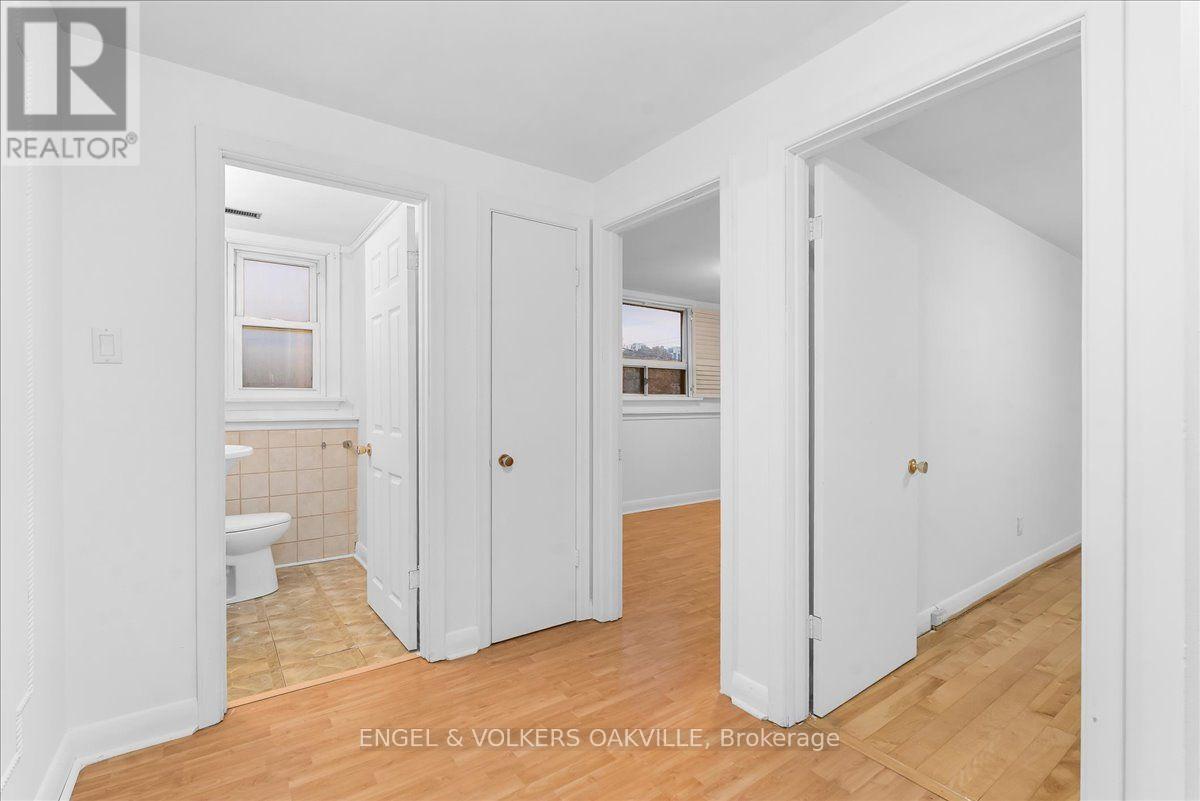351 RENFORTH DRIVE - 18