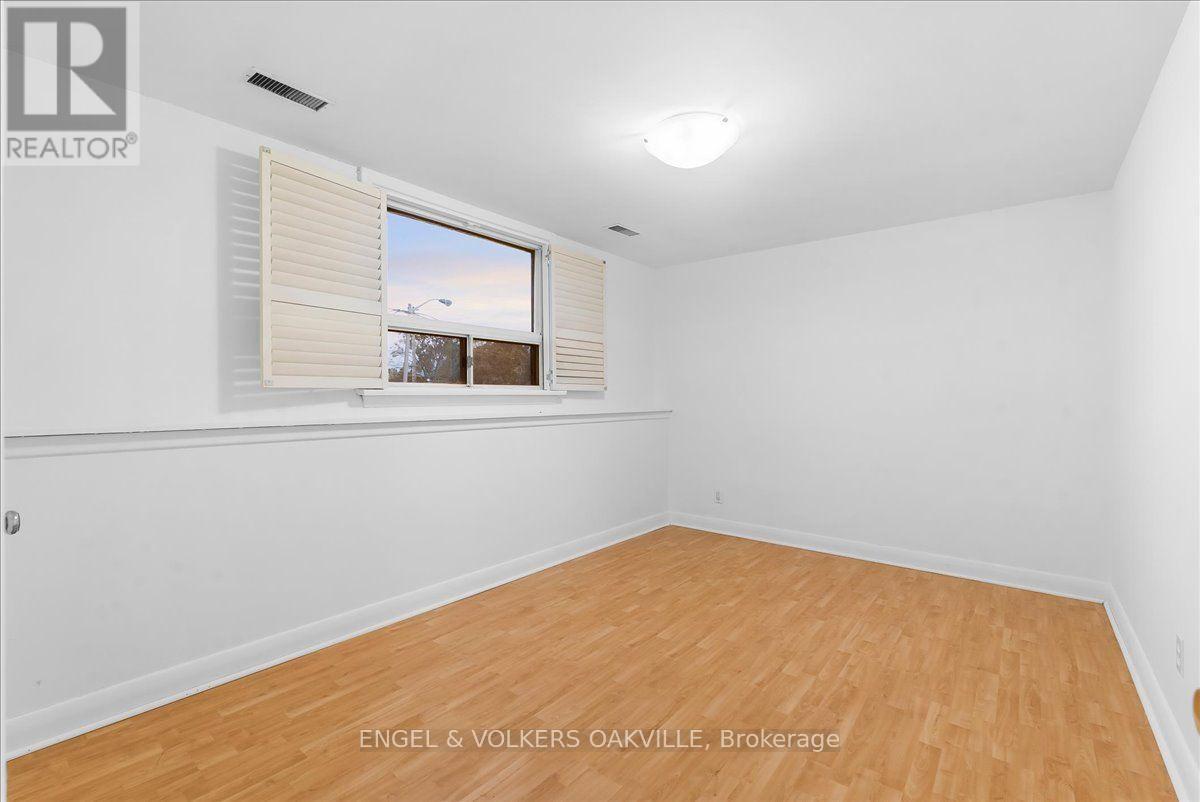 351 RENFORTH DRIVE - 23