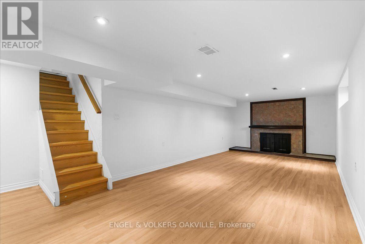 351 RENFORTH DRIVE - 26