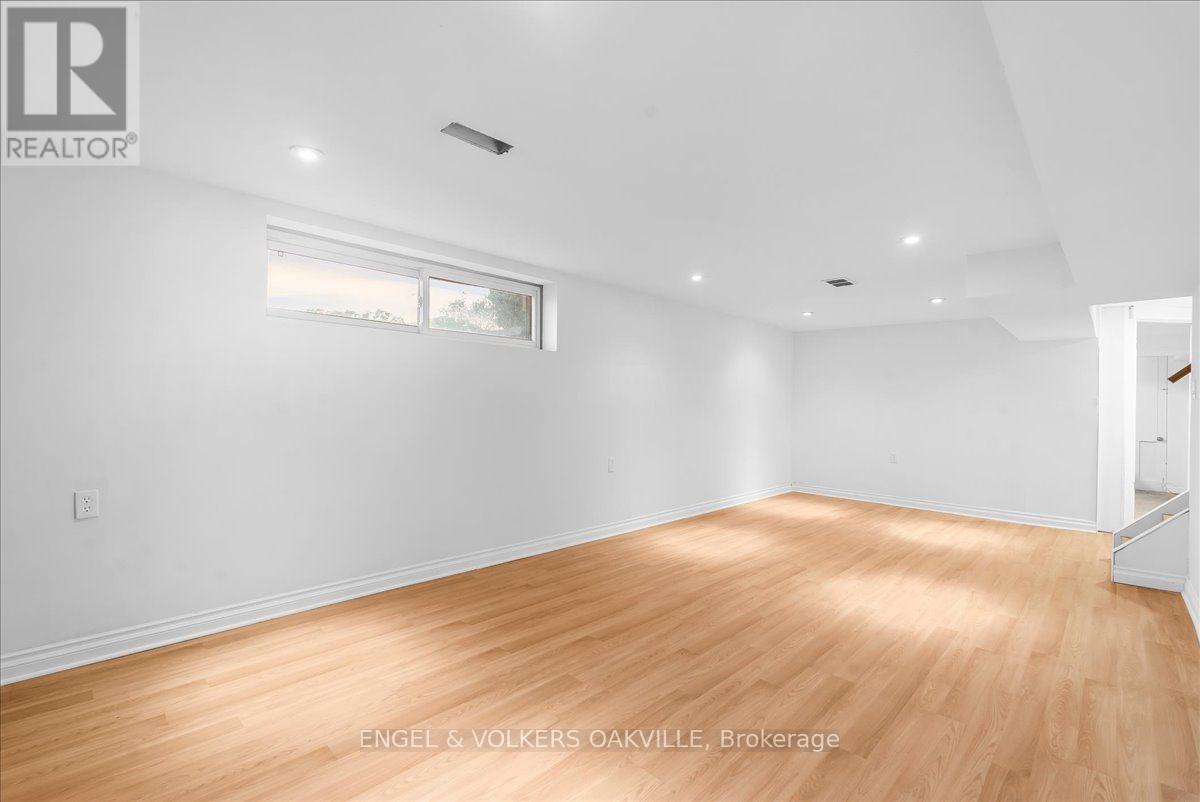 351 RENFORTH DRIVE - 27