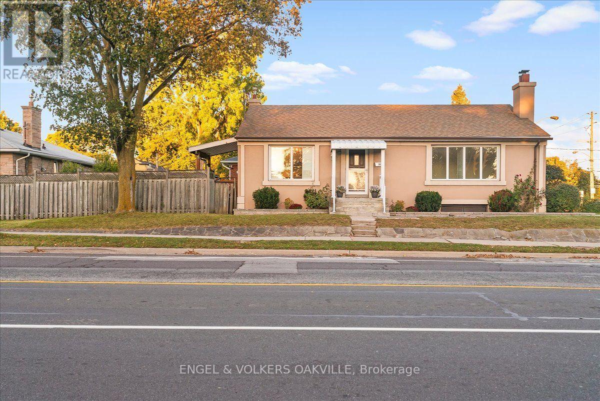 351 Renforth Drive, Toronto, ON photo 3