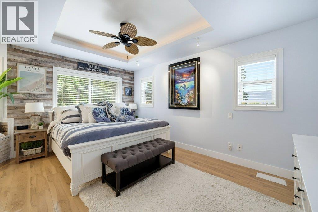 3220 28 Avenue NE - 32