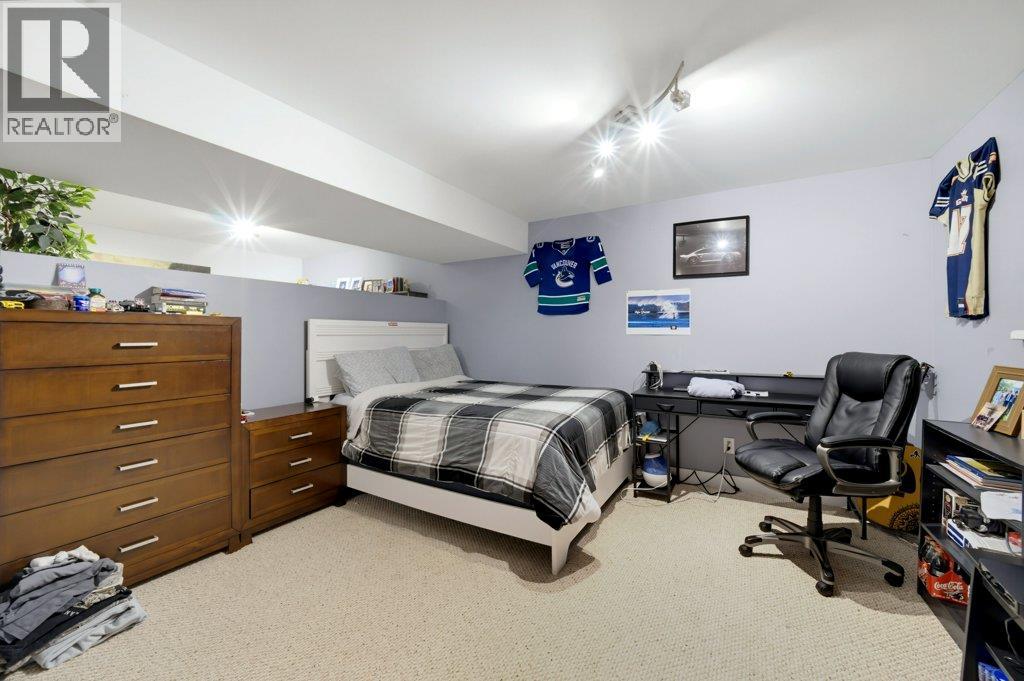 3220 28 Avenue NE - 48