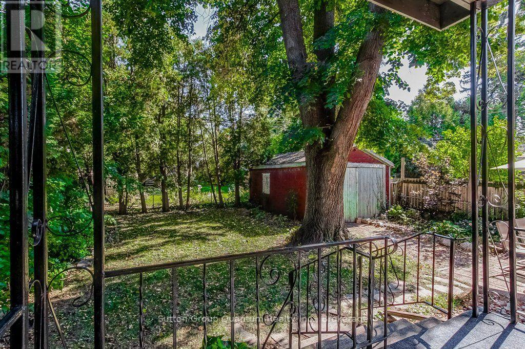 43 Rosslyn Avenue South — photo 41