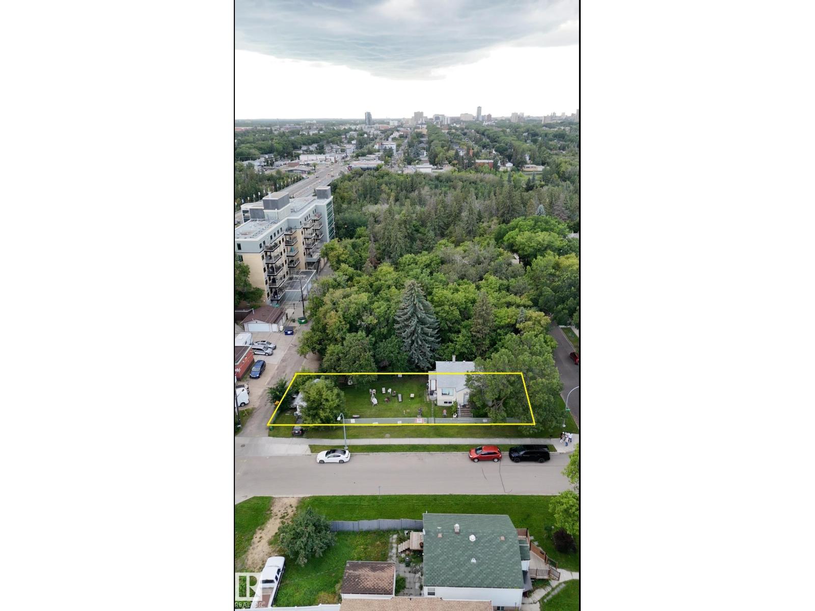 8210 93 ST NW - 2