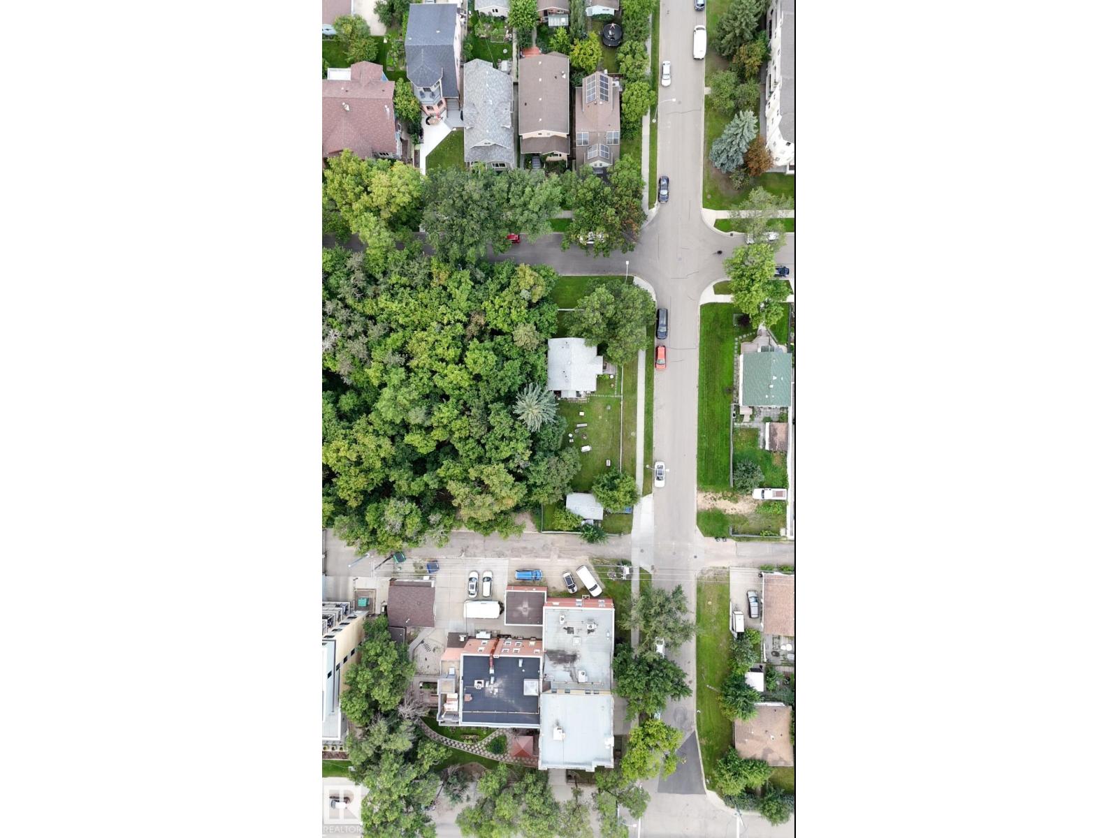 8210 93 ST NW - 3