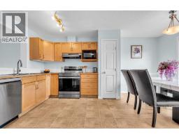 4pc Bathroom - 28 Everhollow Way Sw, Calgary, AB T2Y5B4 Photo 7